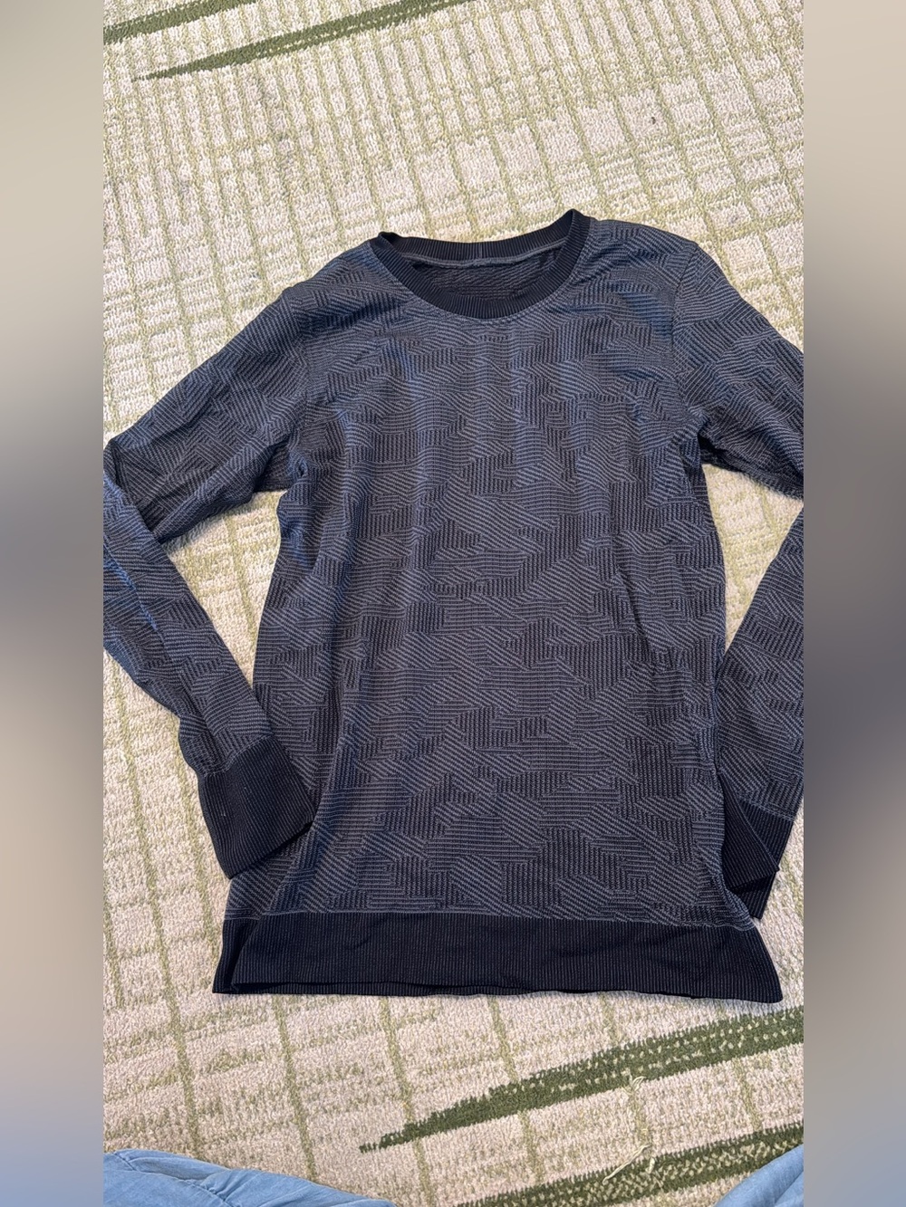 Lululemon long sleeve shirt size 4